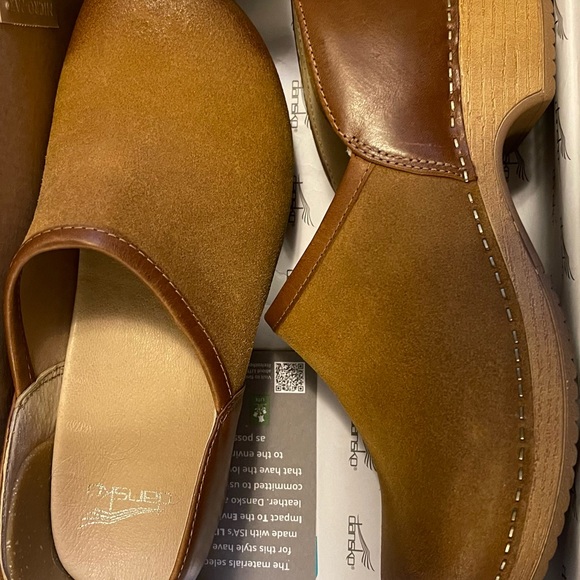 Dansko Shoes - Never Been Worn Dansko clogs